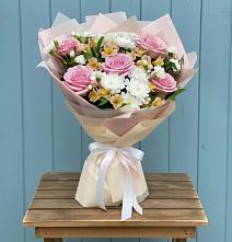 Букет цветов из:  Гвоздики, Орхидеи и Розы #REPLACE_PRED# Георгиевске