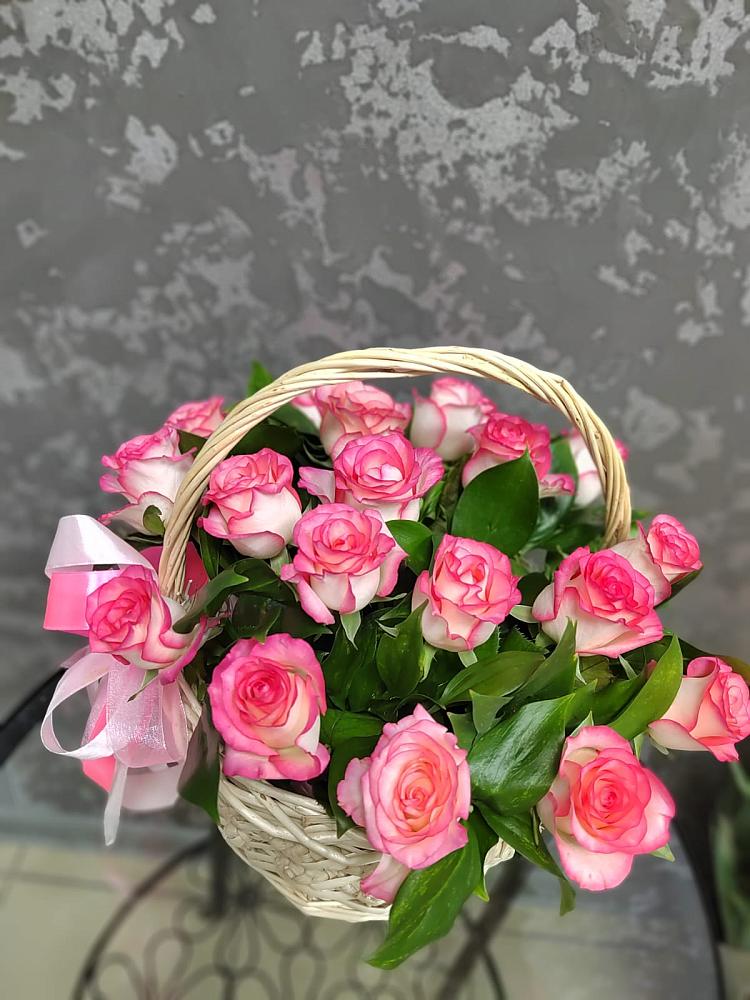 Цветочная композиция из Розы в корзине в Георгиевске