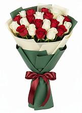 Букет Микс из красных и белых роз в Георгиевске