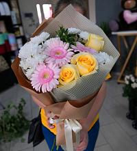 Букет цветов из:  Герберы, Розы и Хризантемы в Георгиевске