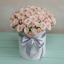 Цветочная композиция из Розы в шляпной коробке в Георгиевске