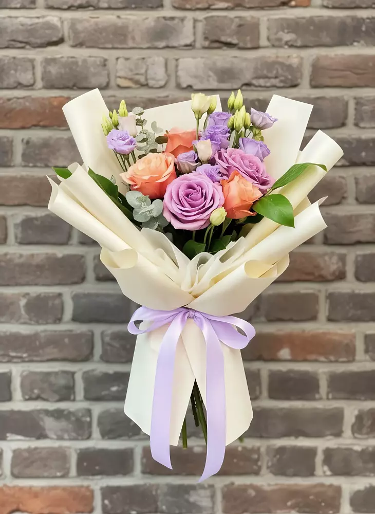 Букет цветов из: Лизиантусы и Розы в Георгиевске