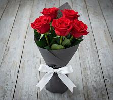 Букет 5 Красных роз Эдлесс Лав в Георгиевске
