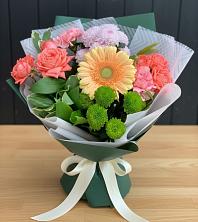 Букет цветов из:  Гвоздики, Розы, Герберы и Хризантемы в Георгиевске