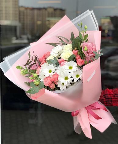 Букет цветов из: Розы, Лизиантусы и Хризантемы в Георгиевске