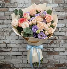 Букет цветов из:  Розы, Лизиантусы и Гвоздики в Георгиевске
